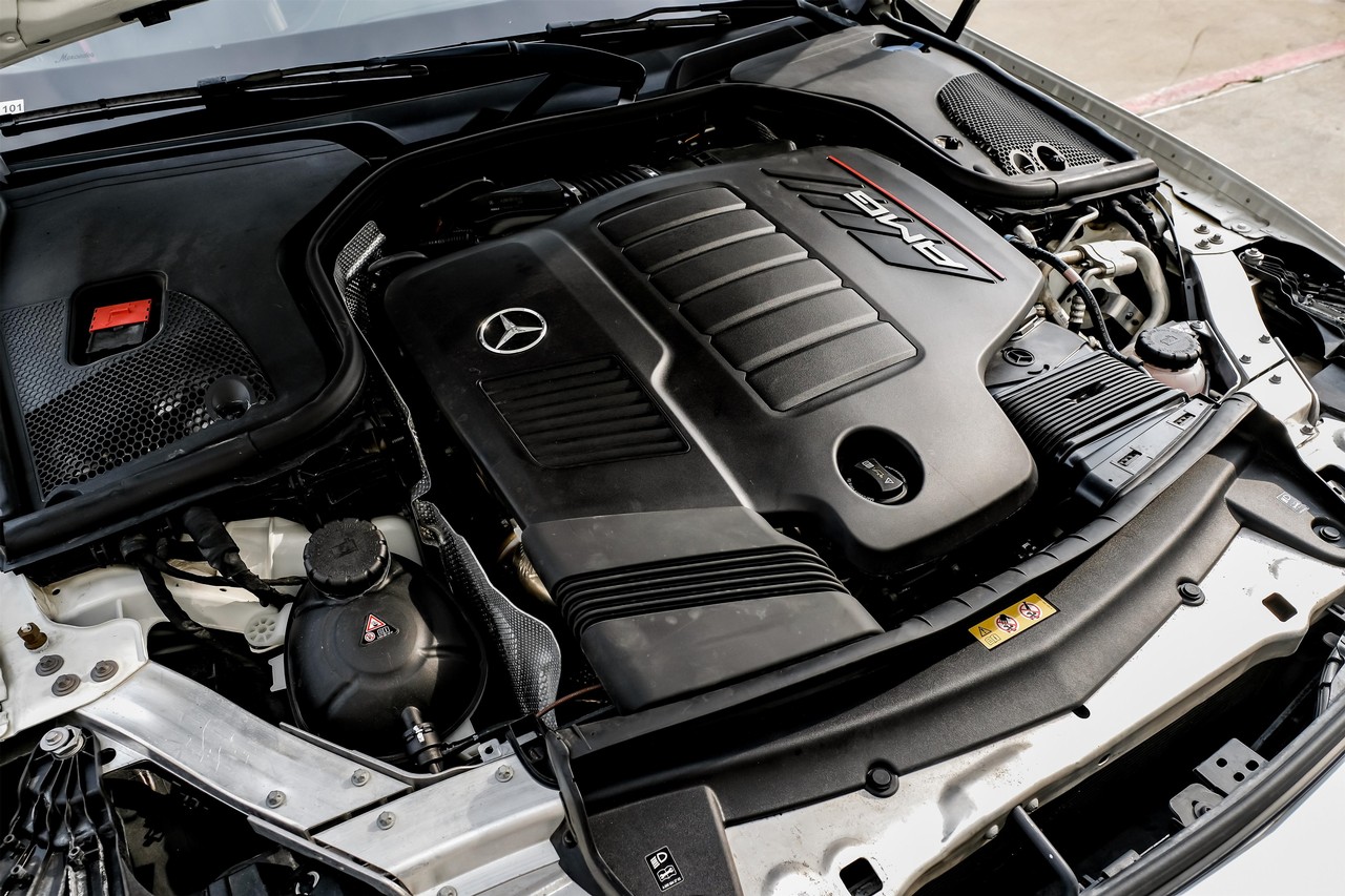 Mercedes-Benz E-Class Vehicle Main Gallery Image 57