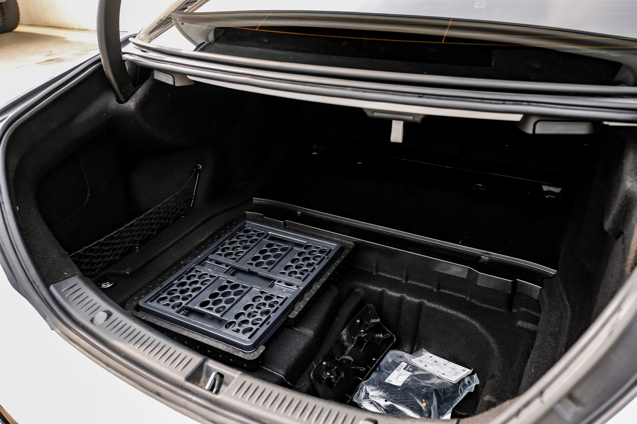 Mercedes-Benz E-Class Vehicle Main Gallery Image 59