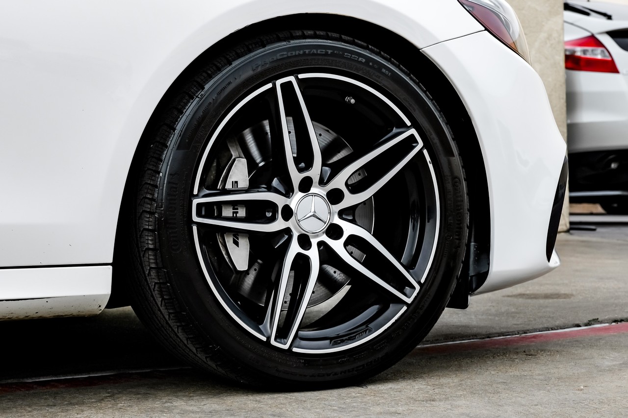 Mercedes-Benz E-Class Vehicle Main Gallery Image 63