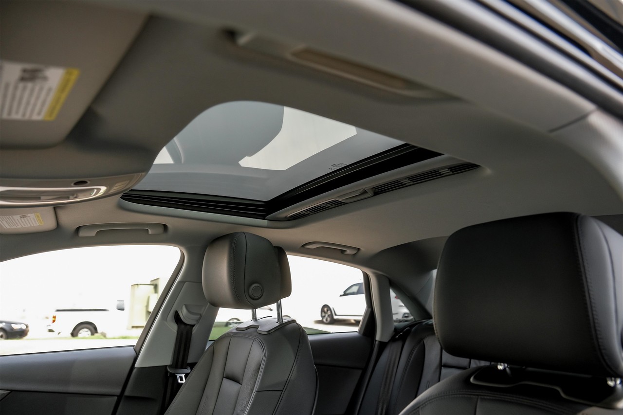Audi A4 Vehicle Main Gallery Image 05