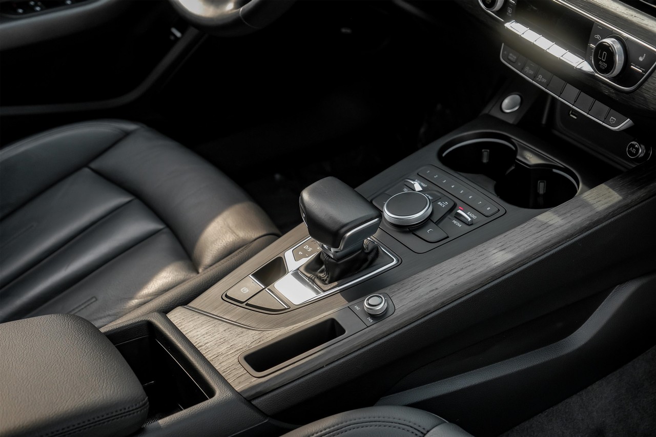 Audi A4 Vehicle Main Gallery Image 27