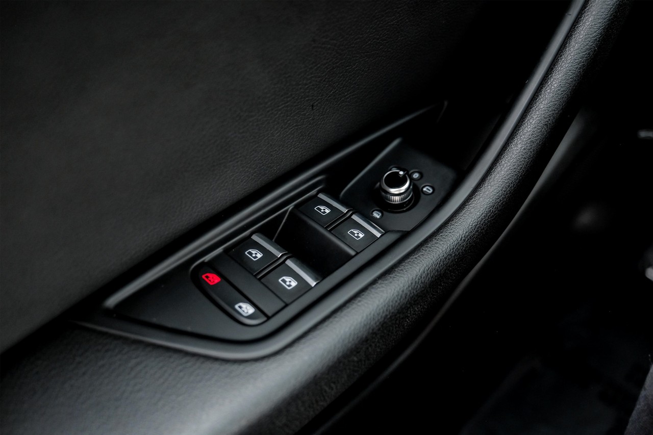 Audi A4 Vehicle Main Gallery Image 46