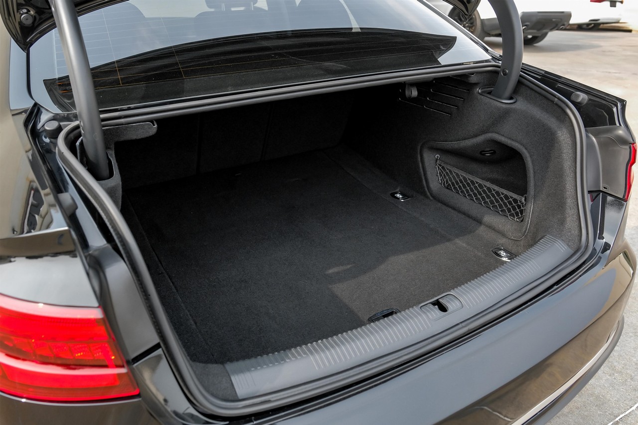 Audi A4 Vehicle Main Gallery Image 53