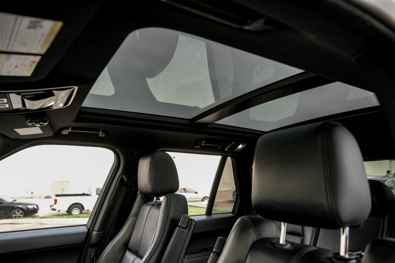 Land Rover Range Rover Vehicle Main Gallery Image 05