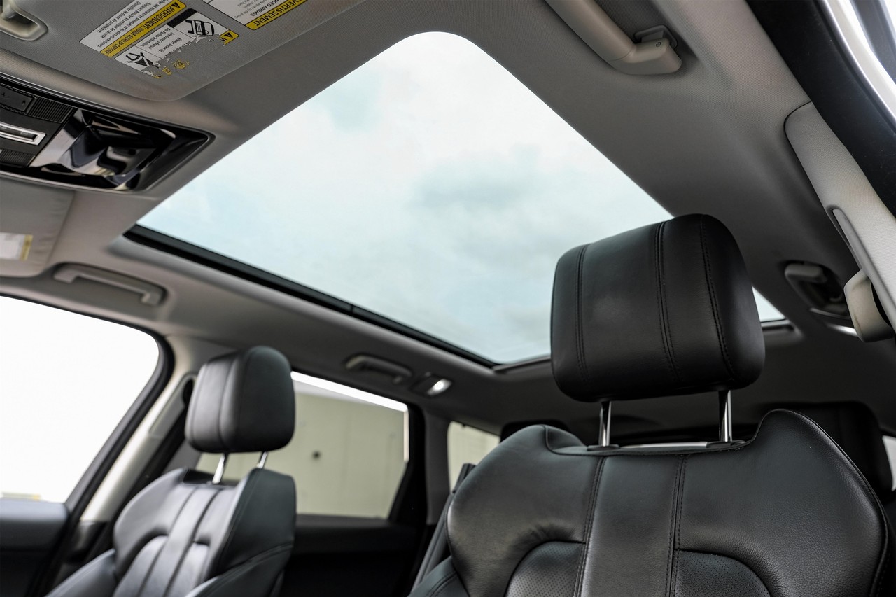 Land Rover Range Rover Sport Vehicle Main Gallery Image 05