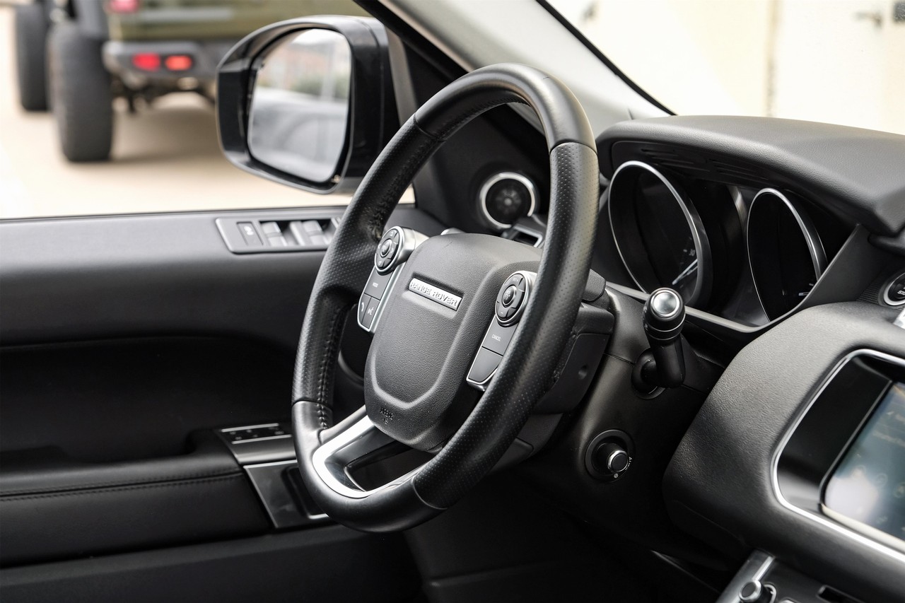 Land Rover Range Rover Sport Vehicle Main Gallery Image 14