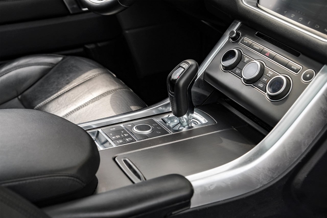 Land Rover Range Rover Sport Vehicle Main Gallery Image 24