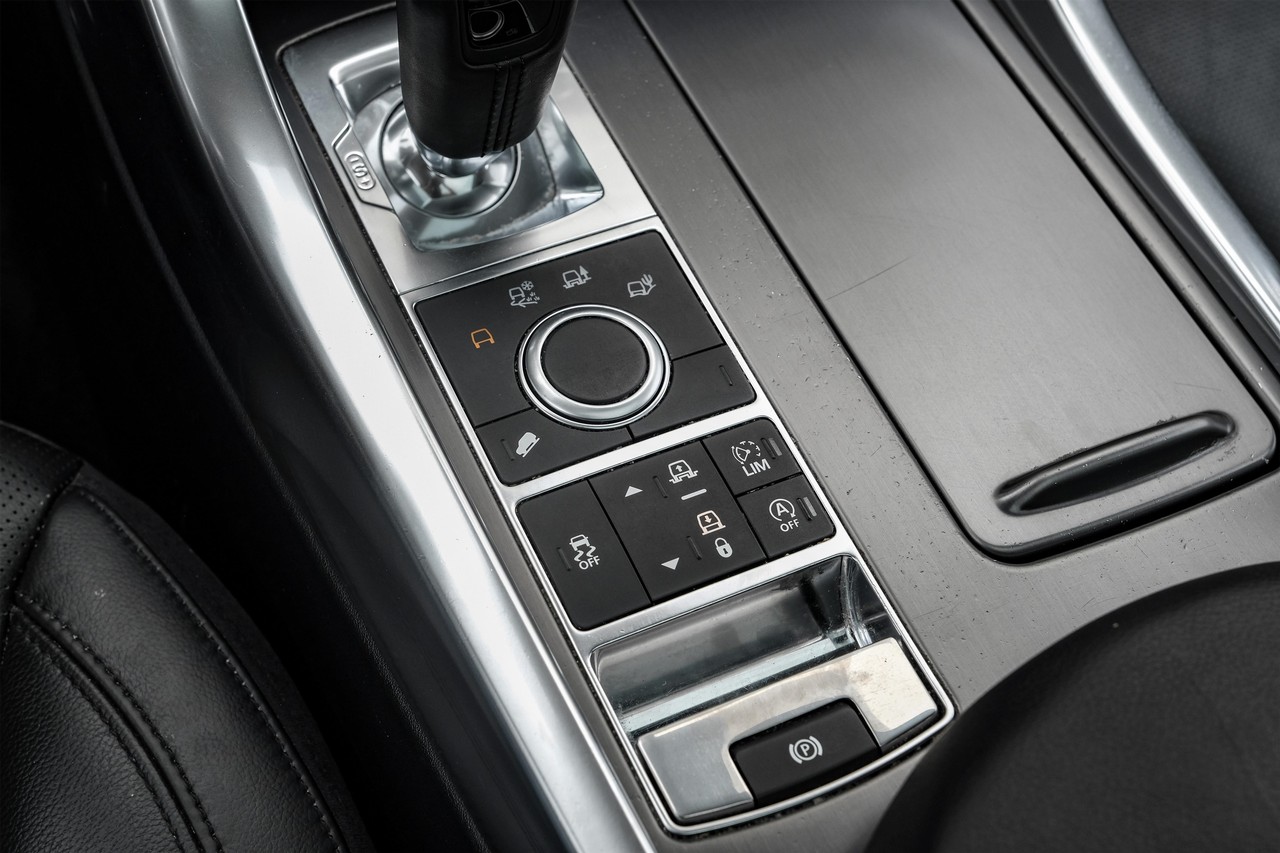 Land Rover Range Rover Sport Vehicle Main Gallery Image 26