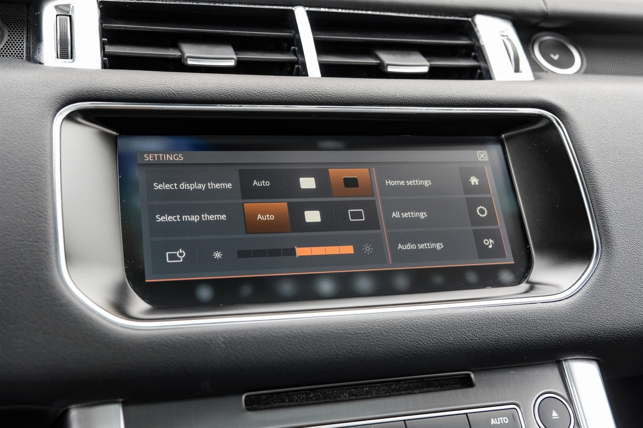 Land Rover Range Rover Sport Vehicle Main Gallery Image 31