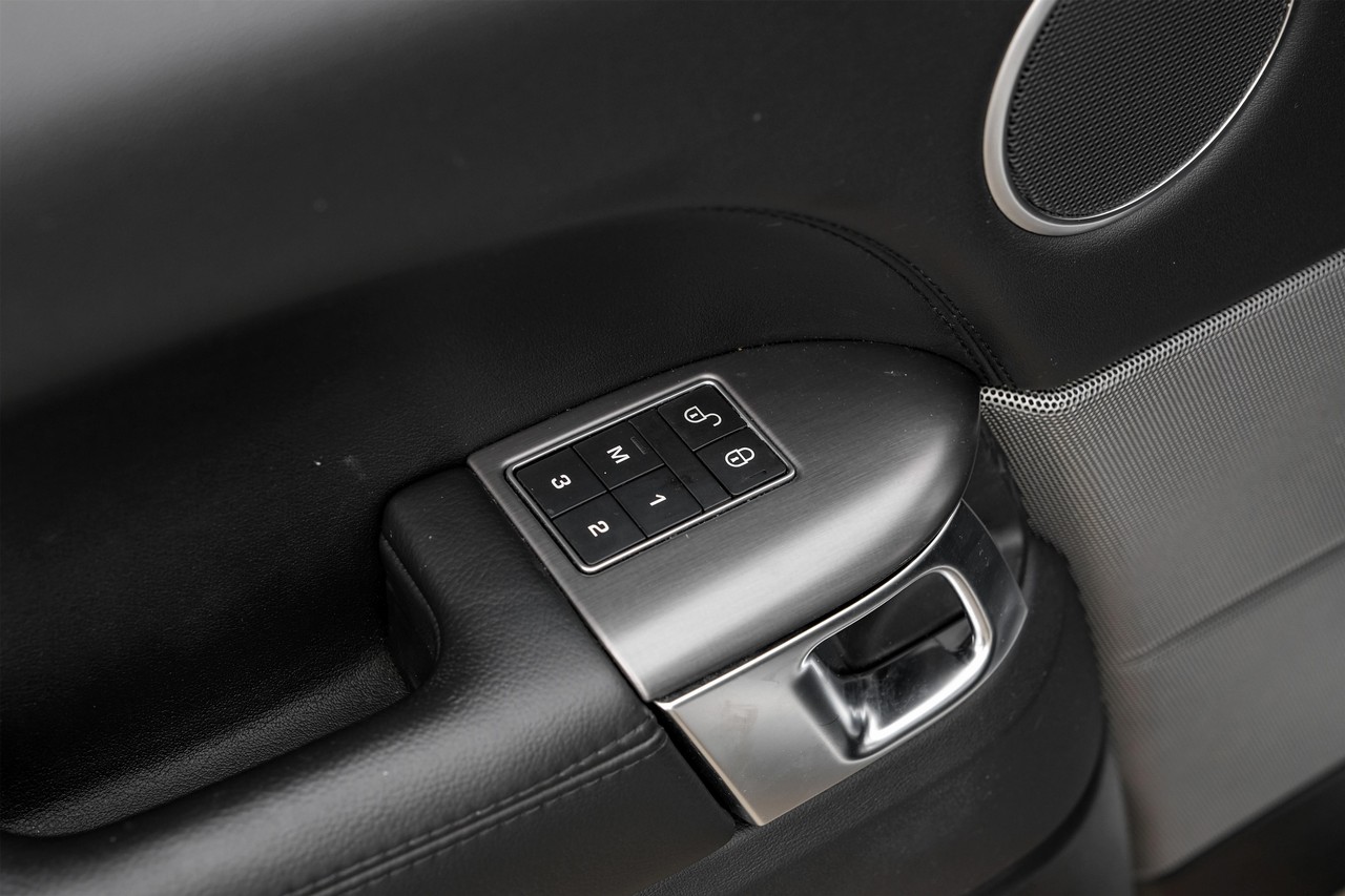 Land Rover Range Rover Sport Vehicle Main Gallery Image 44