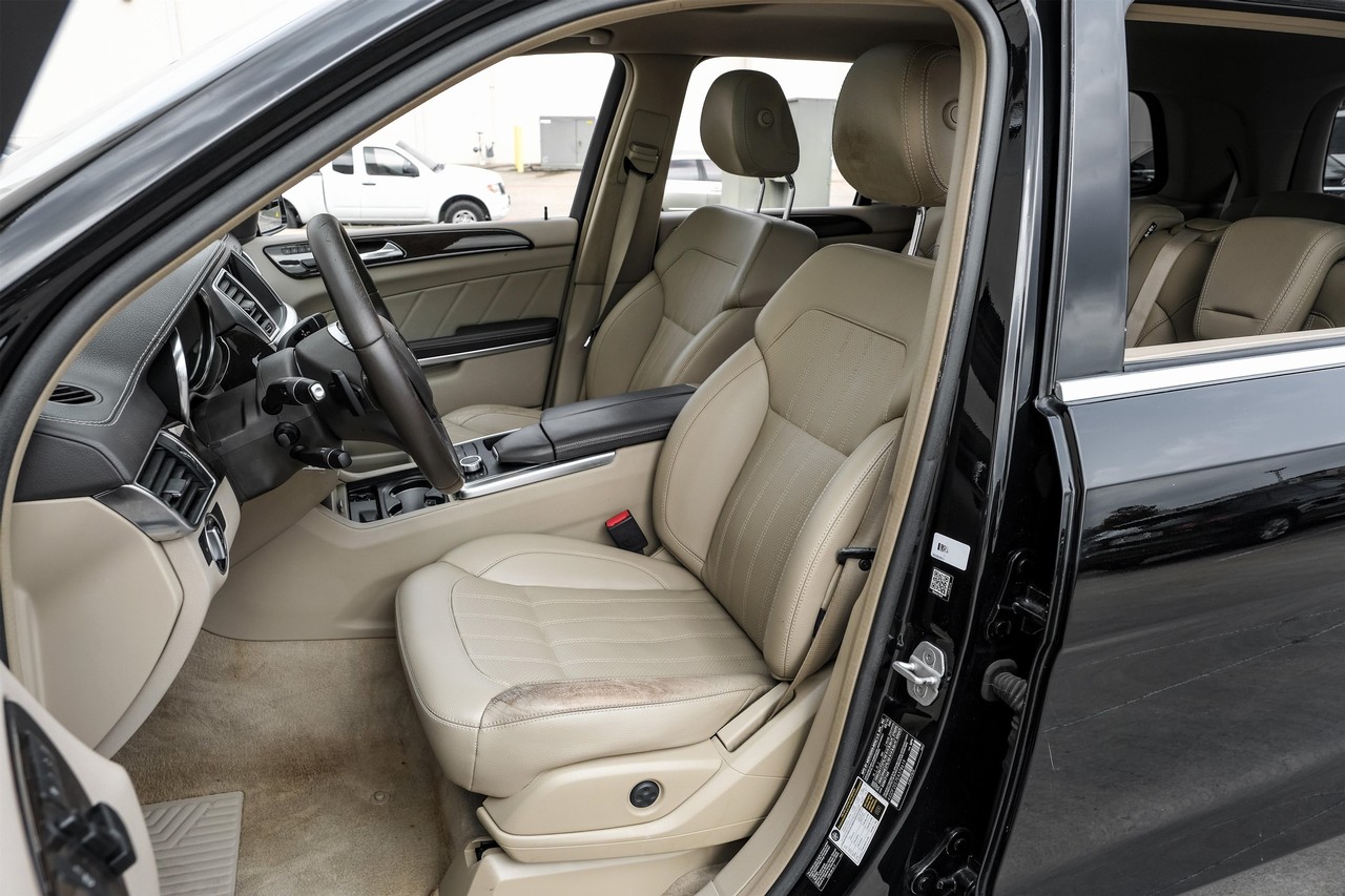Mercedes-Benz GL 350 Vehicle Main Gallery Image 04