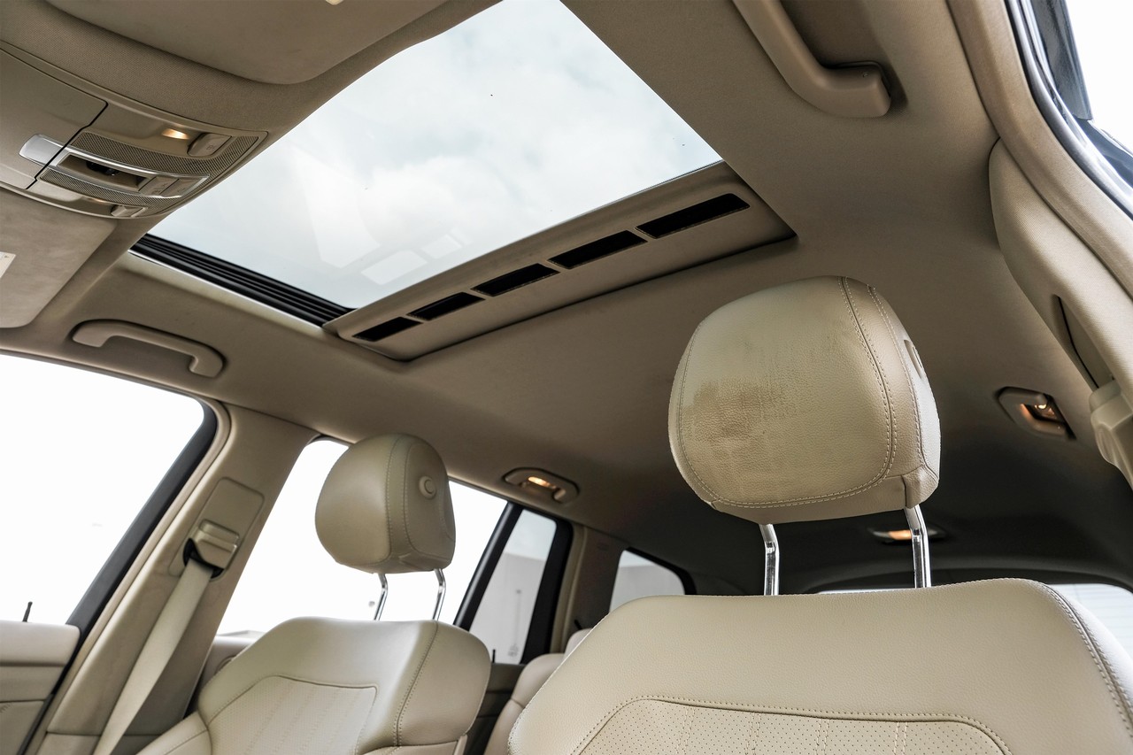 Mercedes-Benz GL 350 Vehicle Main Gallery Image 05