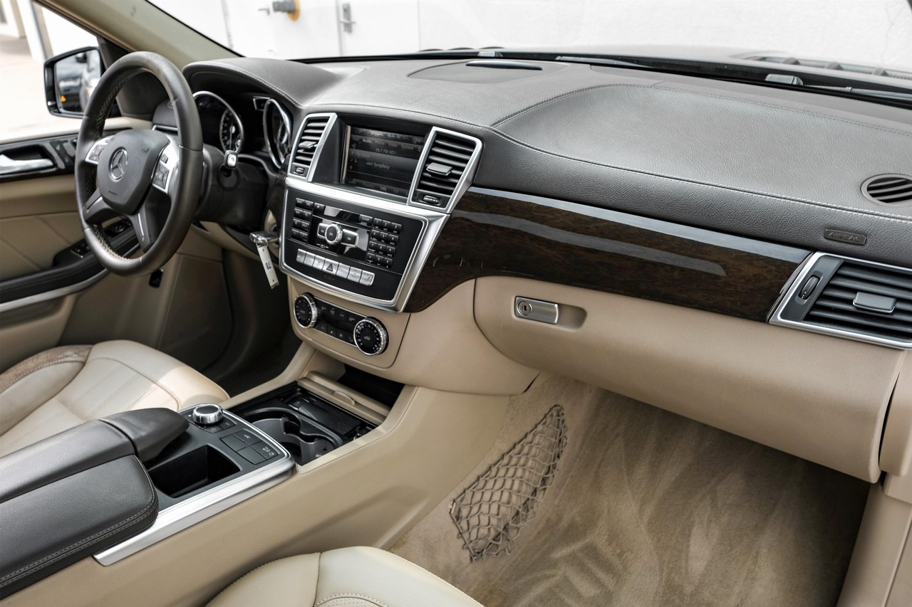Mercedes-Benz GL 350 Vehicle Main Gallery Image 13