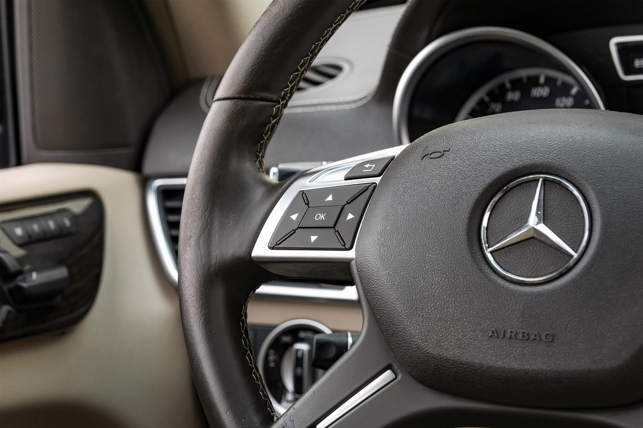 Mercedes-Benz GL 350 Vehicle Main Gallery Image 18