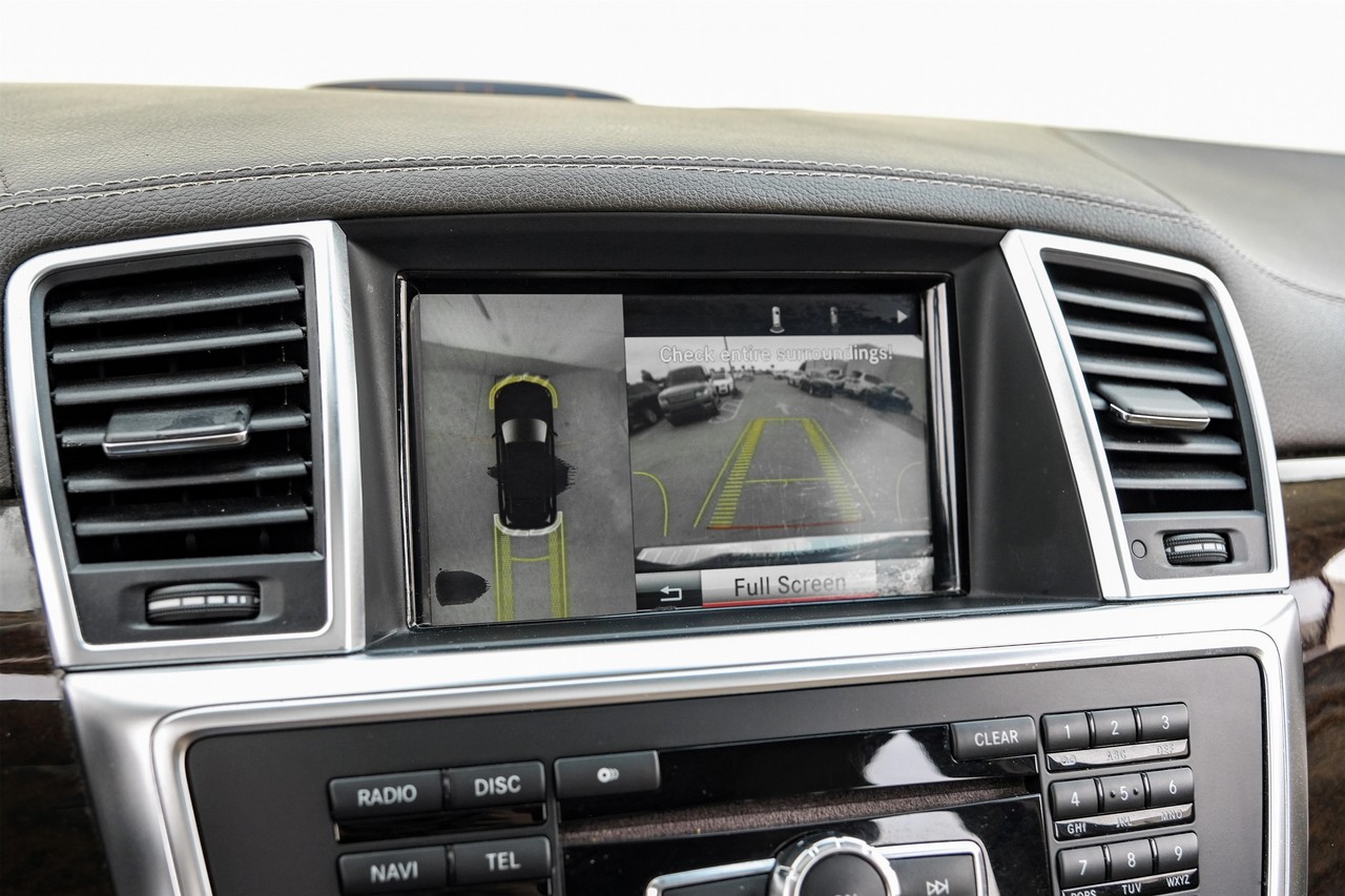 Mercedes-Benz GL 350 Vehicle Main Gallery Image 23
