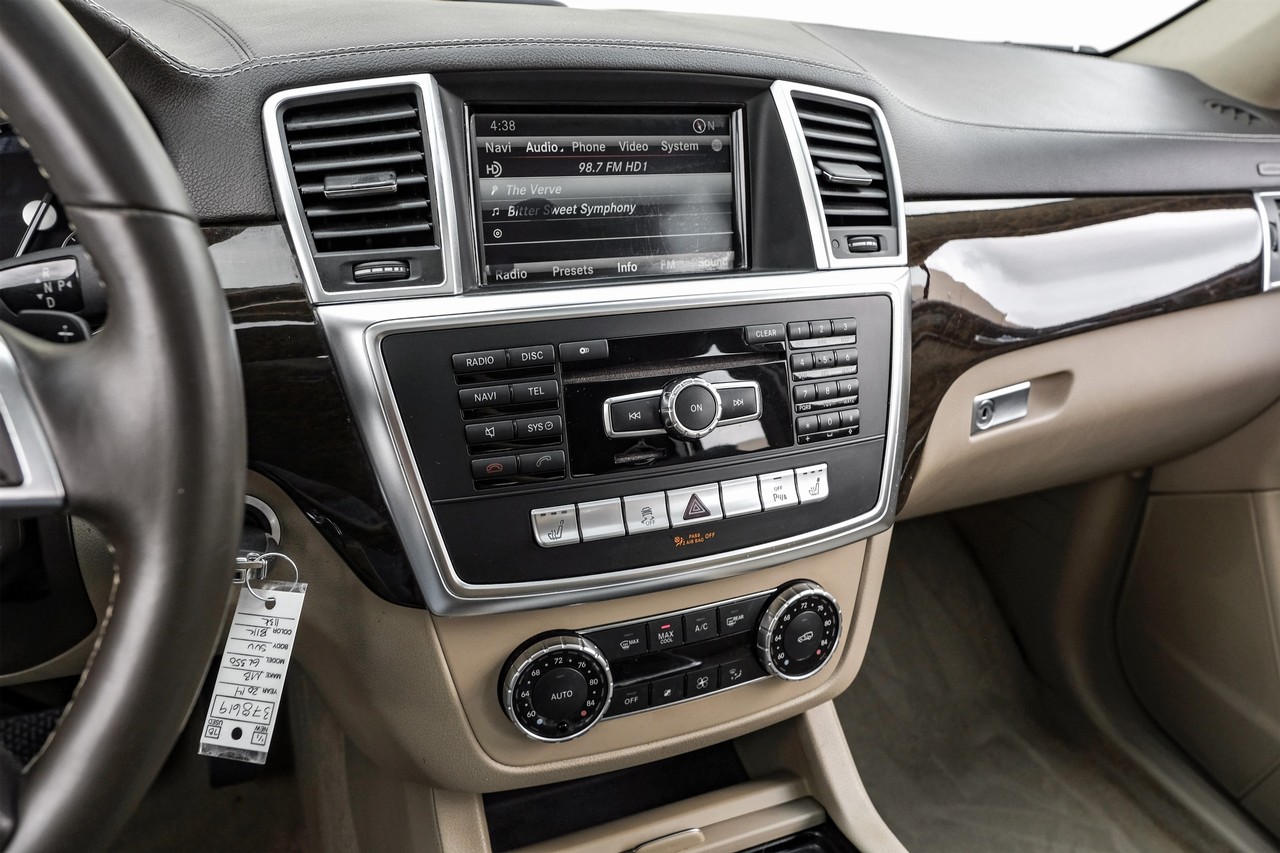 Mercedes-Benz GL 350 Vehicle Main Gallery Image 27