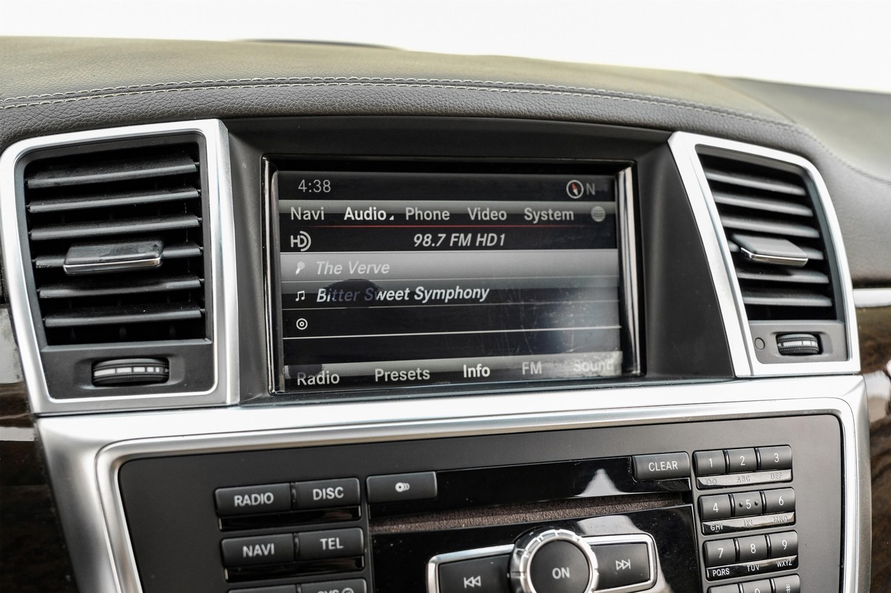 Mercedes-Benz GL 350 Vehicle Main Gallery Image 29