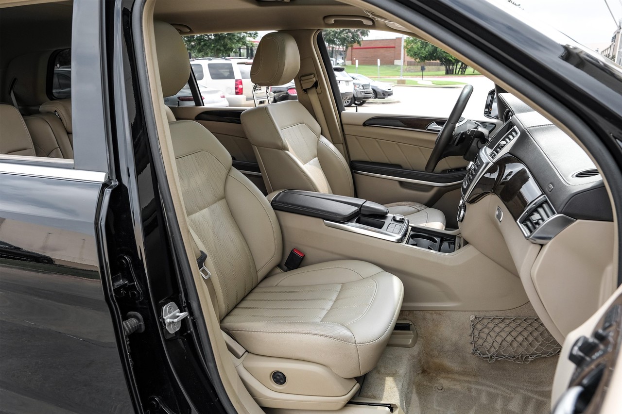 Mercedes-Benz GL 350 Vehicle Main Gallery Image 32