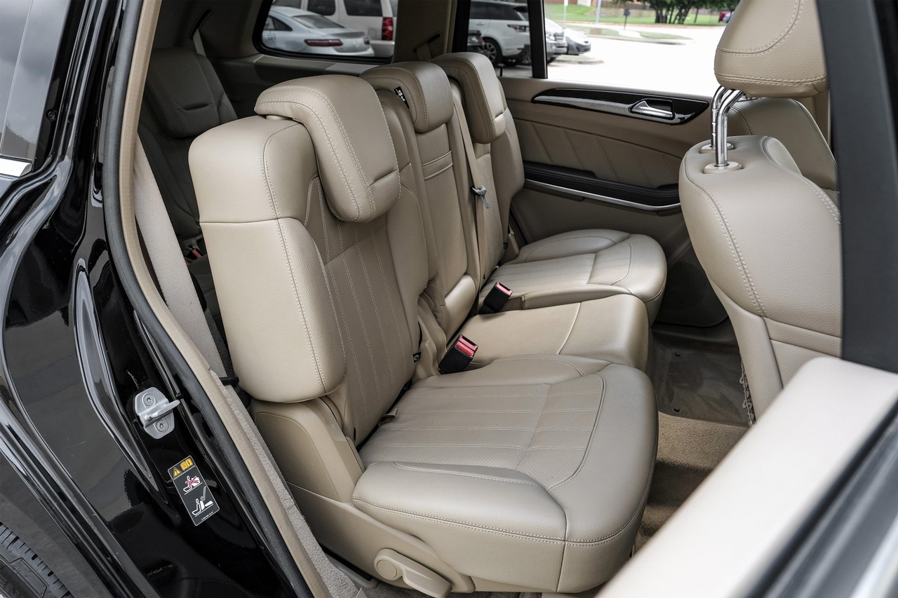 Mercedes-Benz GL 350 Vehicle Main Gallery Image 33
