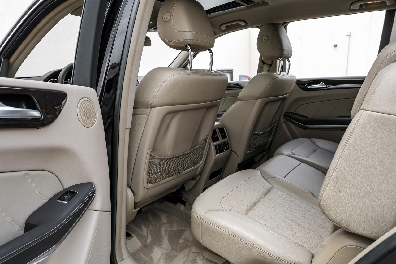 Mercedes-Benz GL 350 Vehicle Main Gallery Image 34
