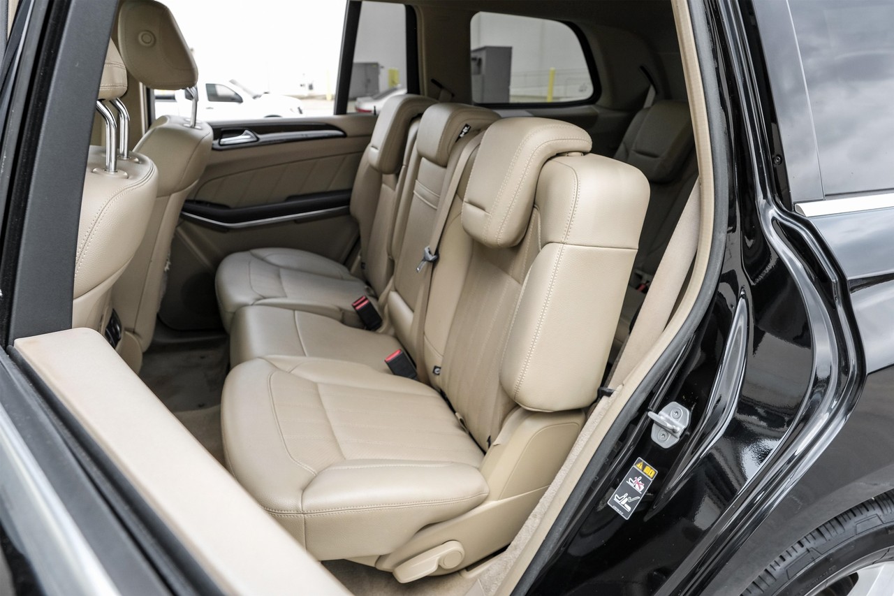 Mercedes-Benz GL 350 Vehicle Main Gallery Image 35