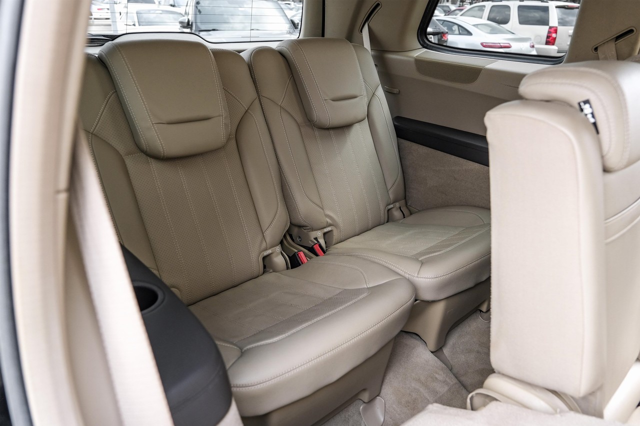 Mercedes-Benz GL 350 Vehicle Main Gallery Image 36