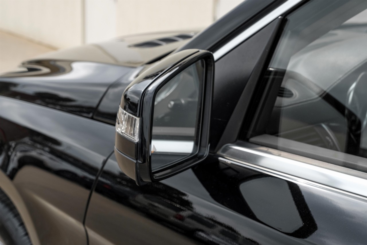 Mercedes-Benz GL 350 Vehicle Main Gallery Image 38