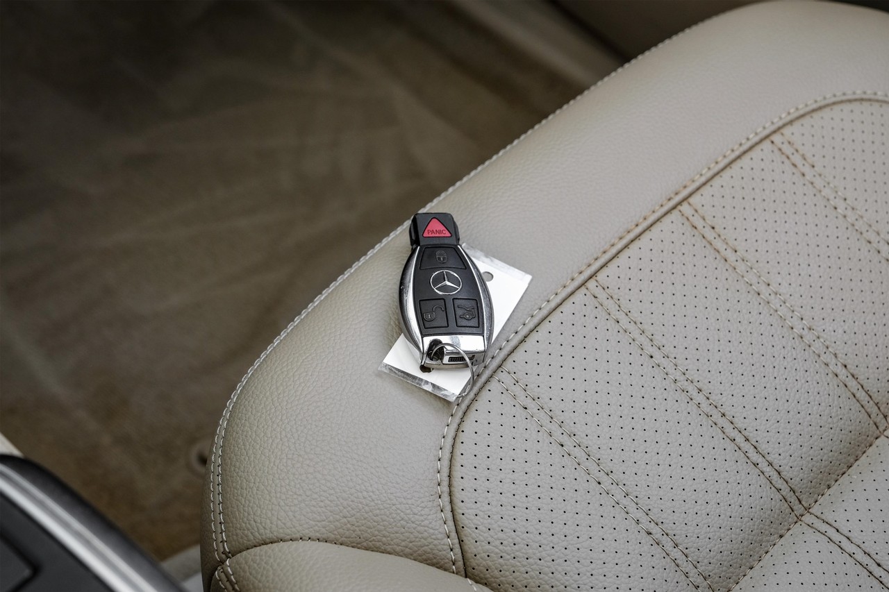 Mercedes-Benz GL 350 Vehicle Main Gallery Image 55