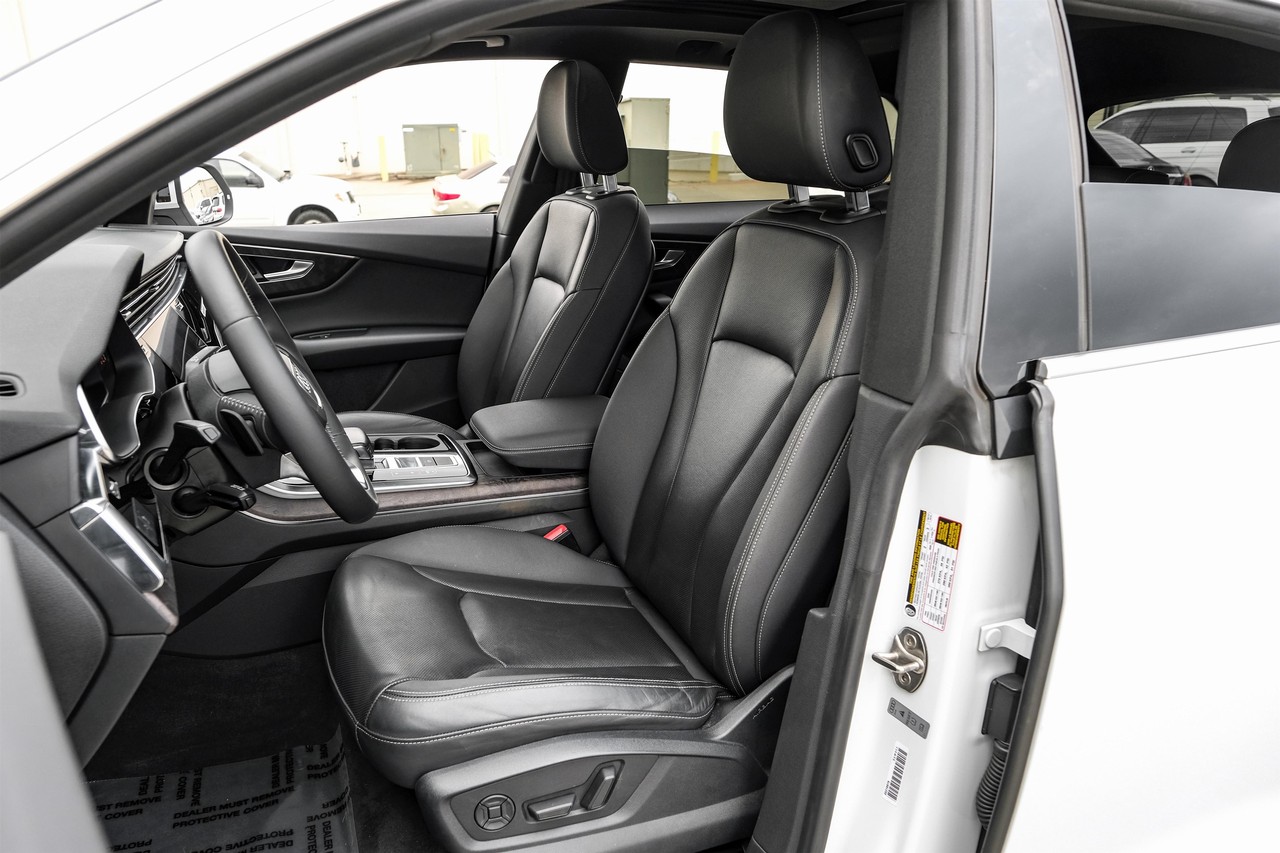 Audi Q8 Vehicle Main Gallery Image 04