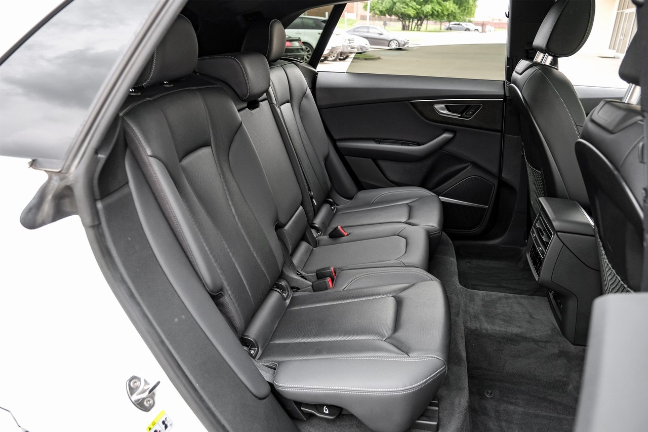 Audi Q8 Vehicle Main Gallery Image 34