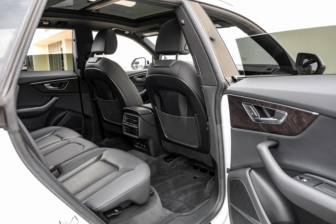 Audi Q8 Vehicle Main Gallery Image 35
