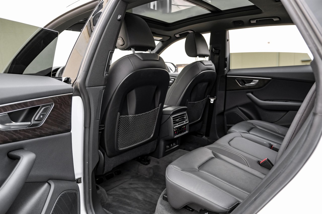 Audi Q8 Vehicle Main Gallery Image 36