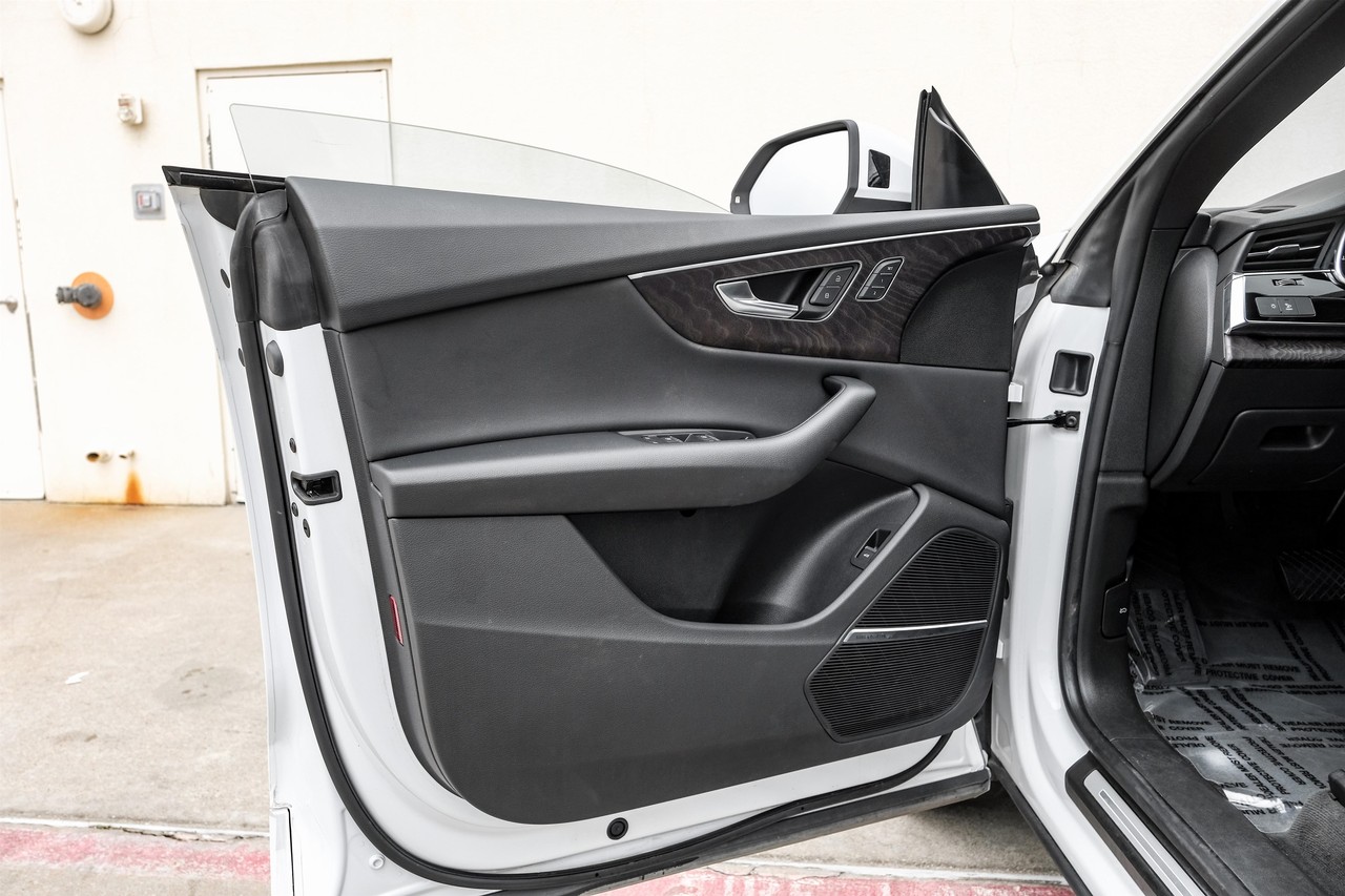 Audi Q8 Vehicle Main Gallery Image 40