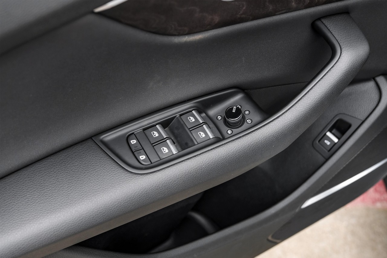 Audi Q8 Vehicle Main Gallery Image 41