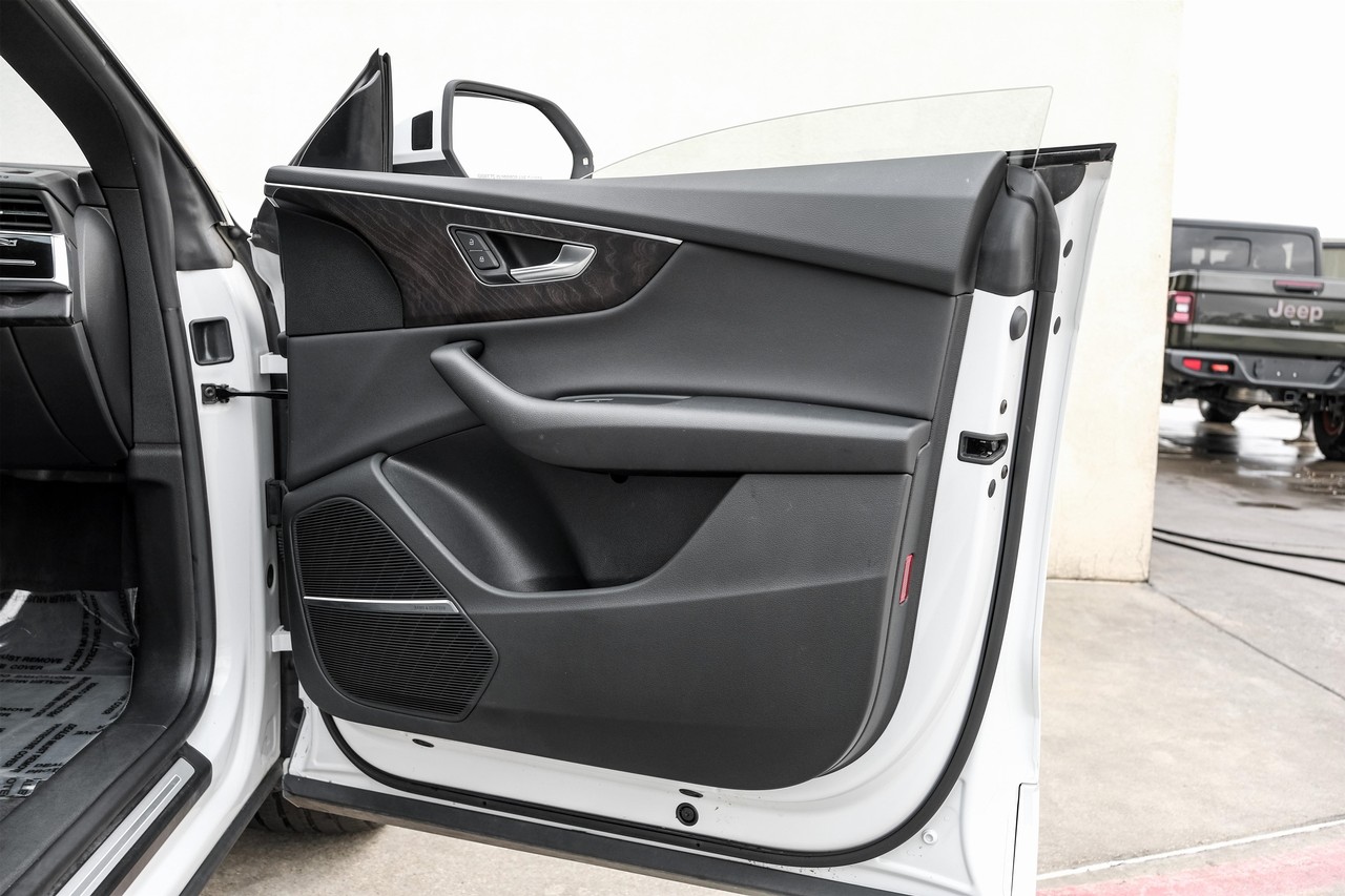 Audi Q8 Vehicle Main Gallery Image 43
