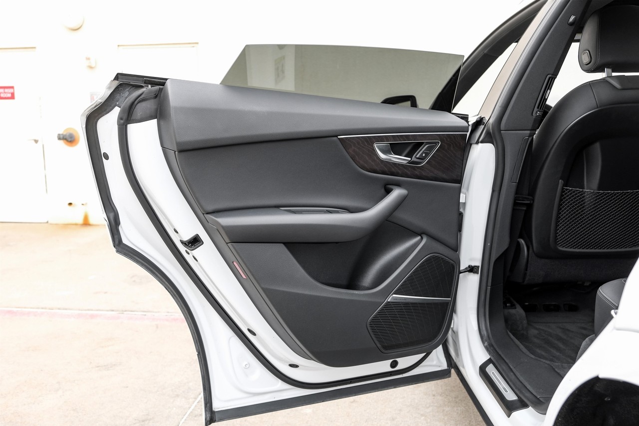 Audi Q8 Vehicle Main Gallery Image 44