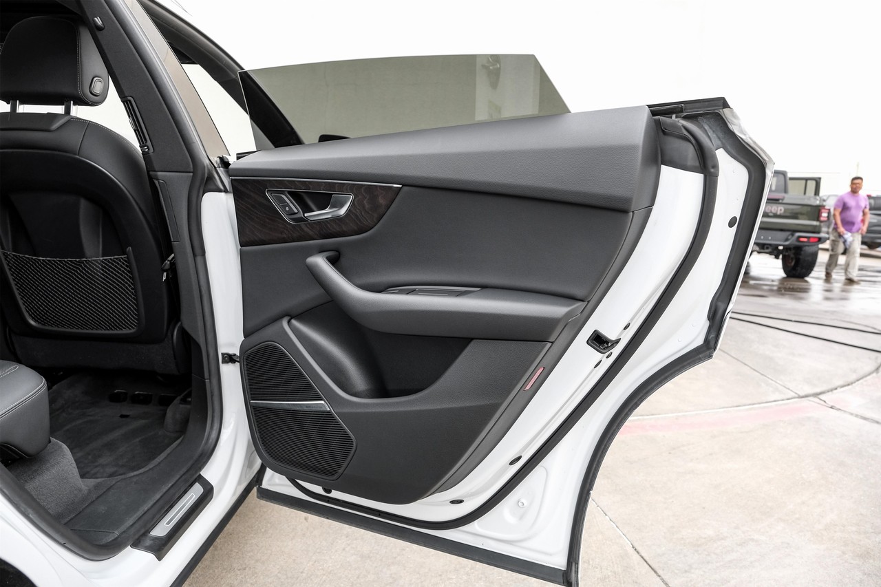 Audi Q8 Vehicle Main Gallery Image 45