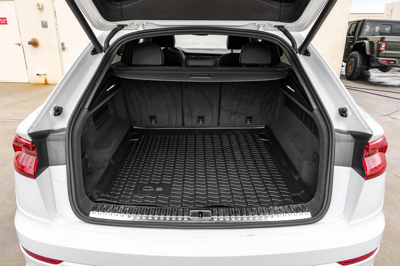 Audi Q8 Vehicle Main Gallery Image 50