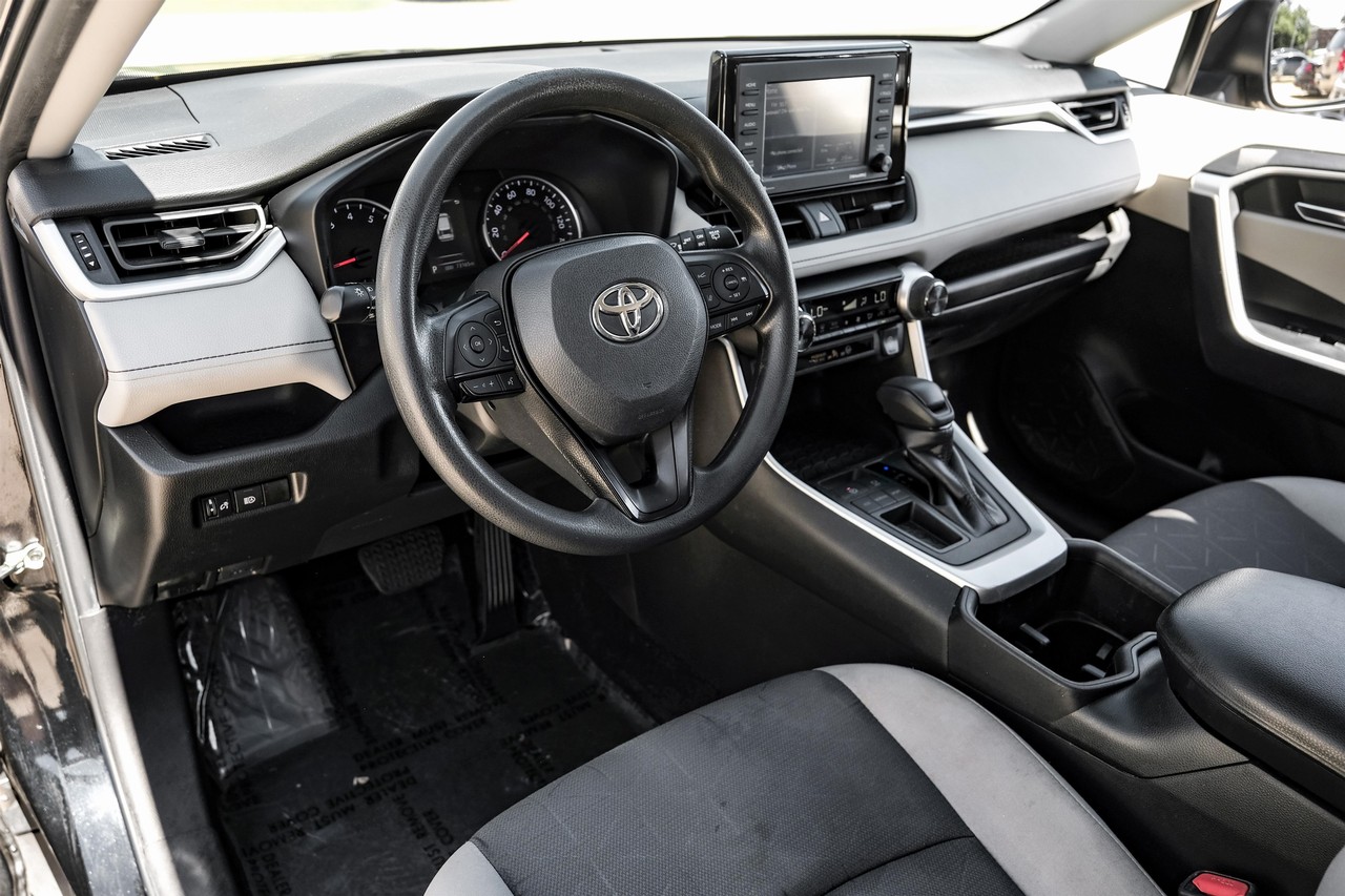 Toyota RAV4 Vehicle Main Gallery Image 03