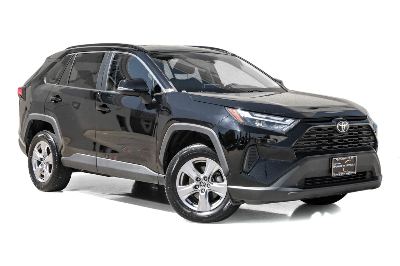 Toyota RAV4 Vehicle Main Gallery Image 06