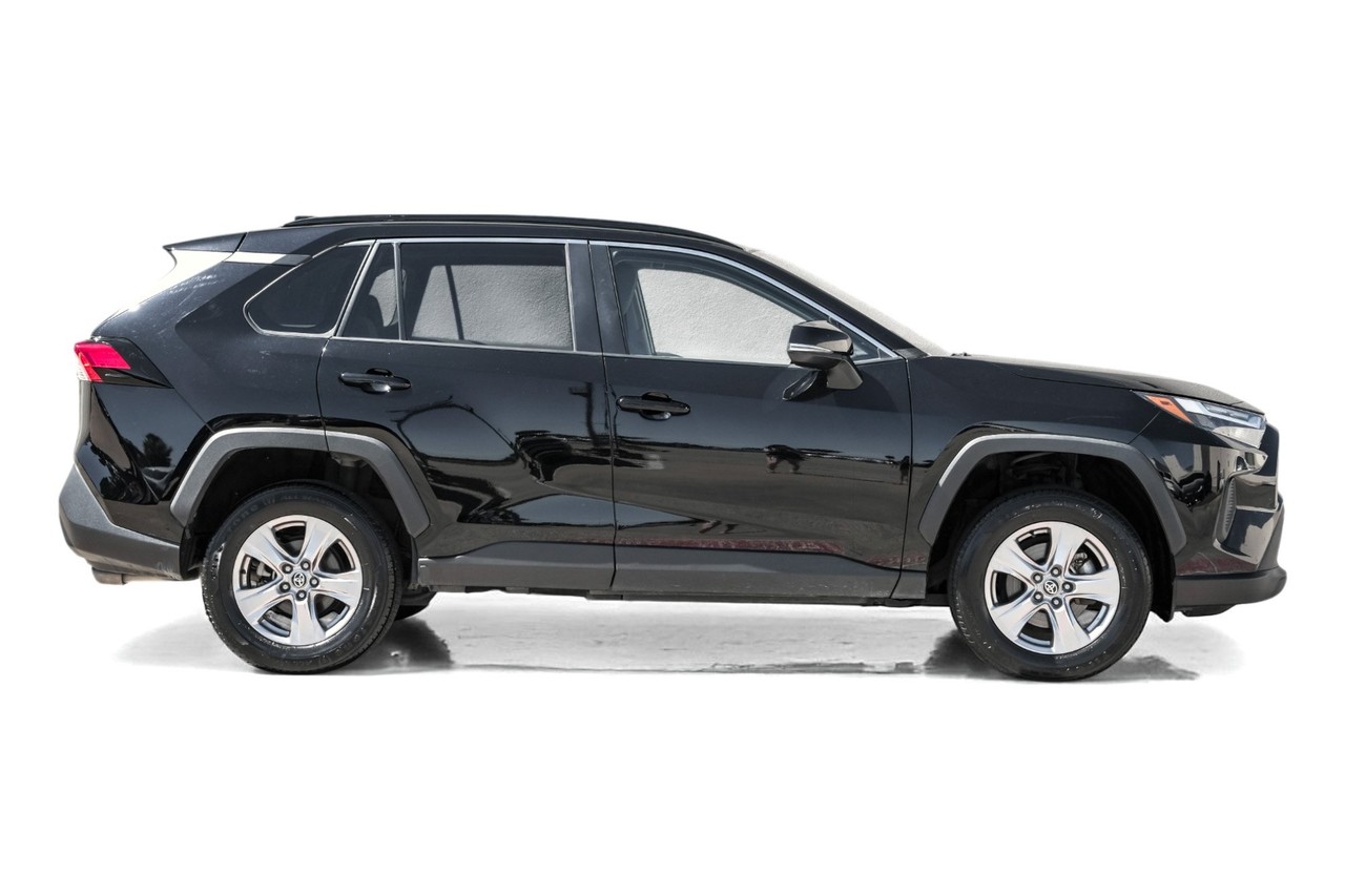 Toyota RAV4 Vehicle Main Gallery Image 07
