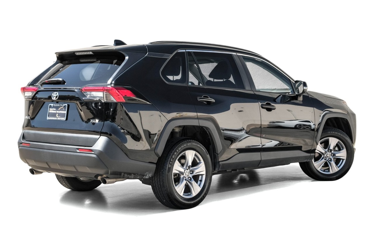 Toyota RAV4 Vehicle Main Gallery Image 08
