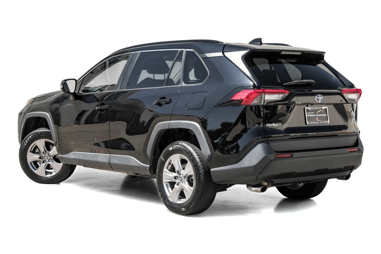 Toyota RAV4 Vehicle Main Gallery Image 10