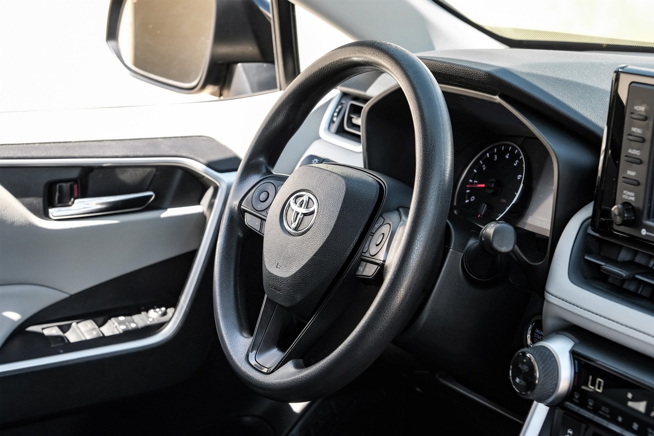 Toyota RAV4 Vehicle Main Gallery Image 12