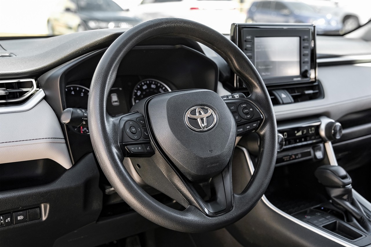 Toyota RAV4 Vehicle Main Gallery Image 14