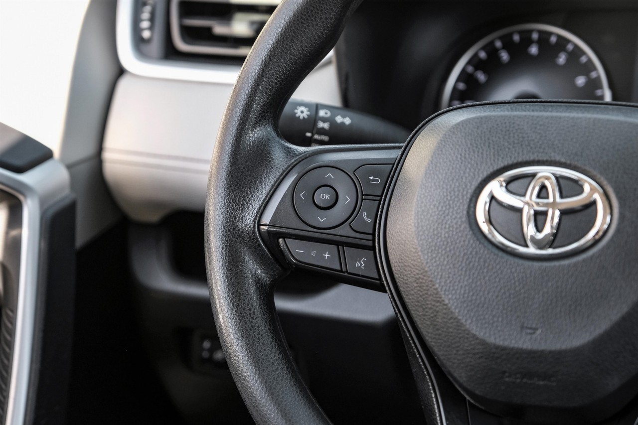 Toyota RAV4 Vehicle Main Gallery Image 16