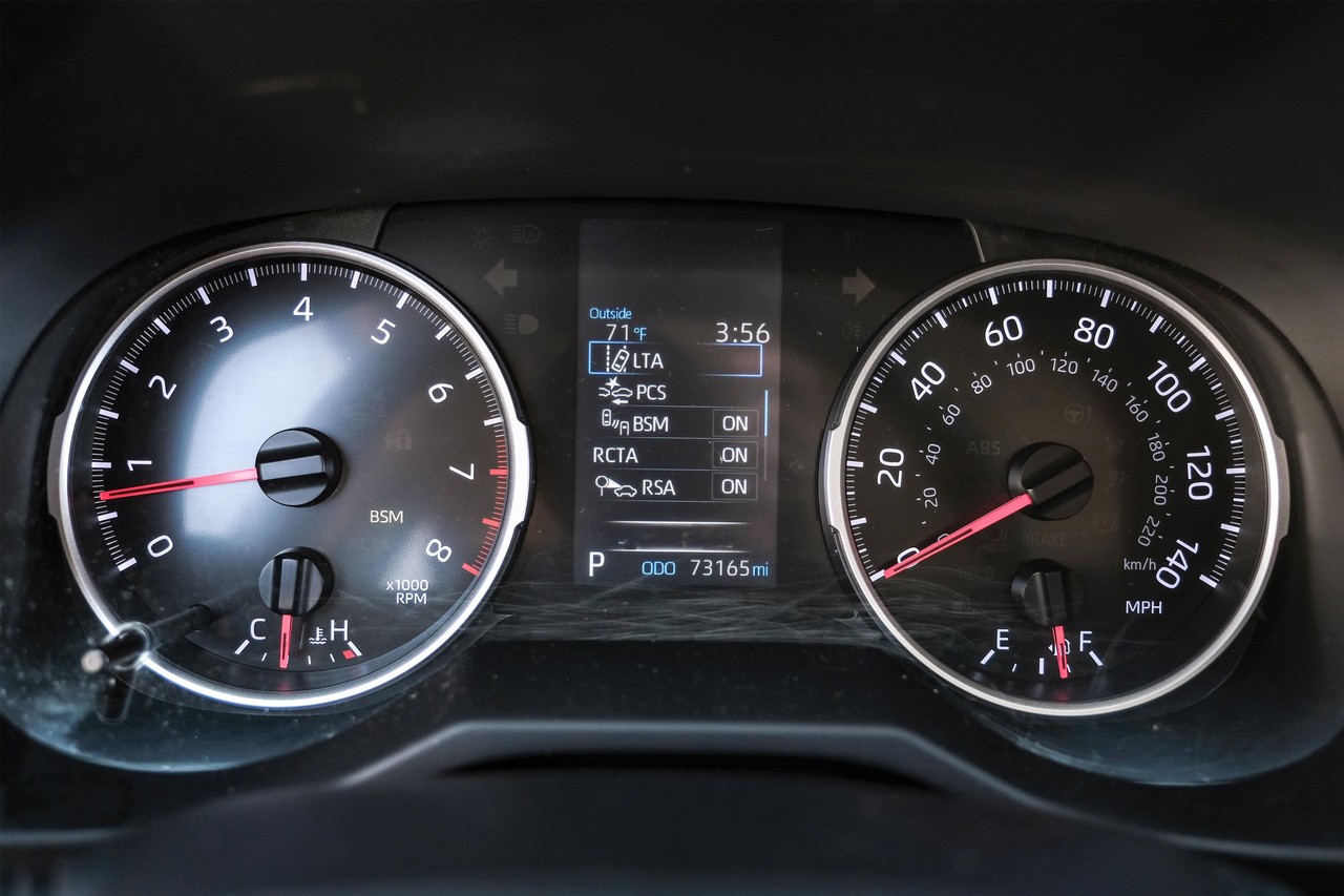 Toyota RAV4 Vehicle Main Gallery Image 18