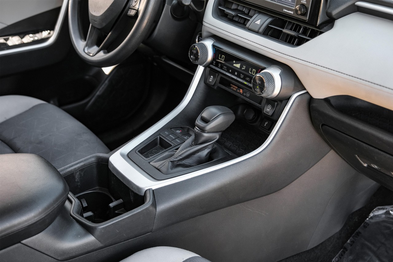 Toyota RAV4 Vehicle Main Gallery Image 22