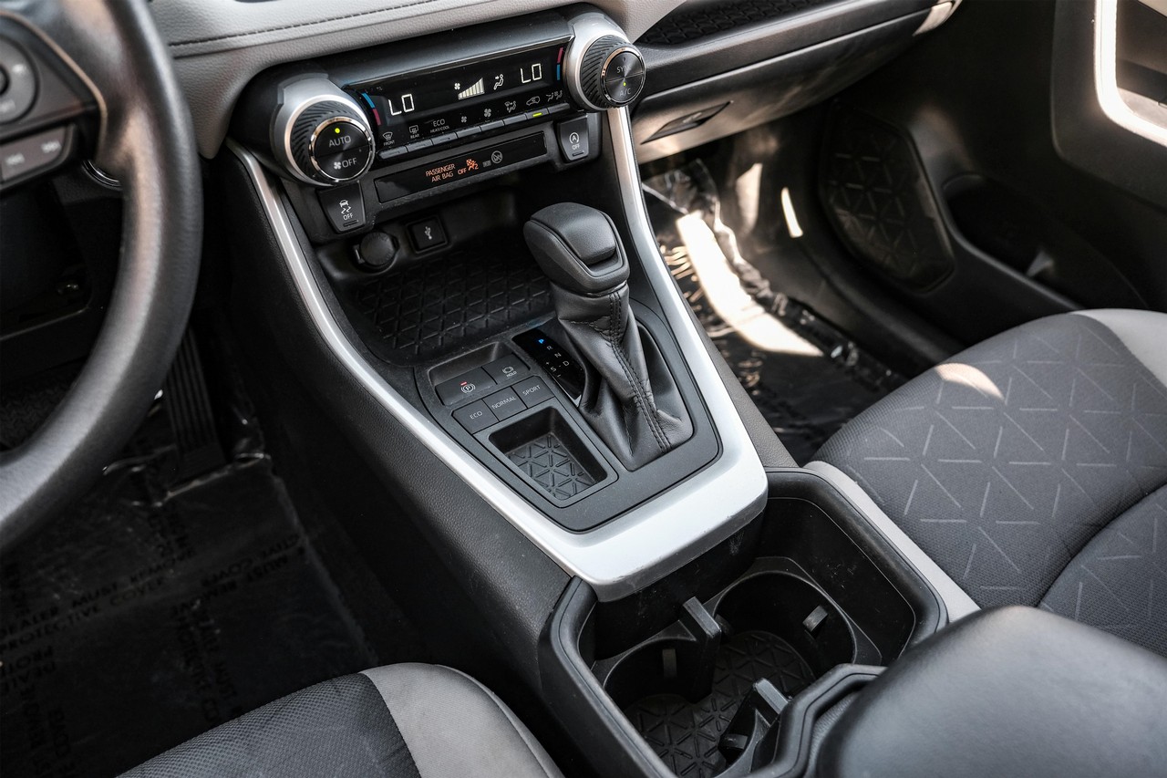 Toyota RAV4 Vehicle Main Gallery Image 23