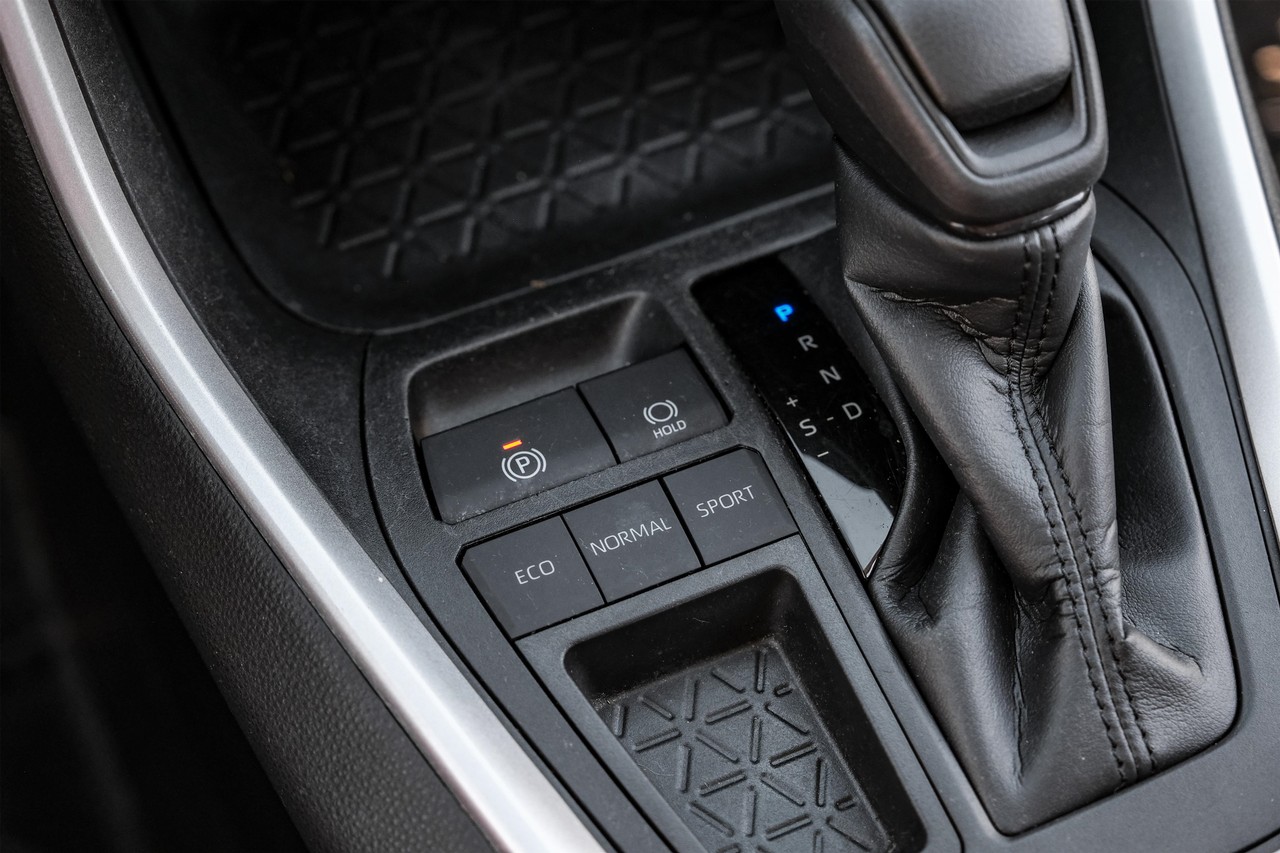 Toyota RAV4 Vehicle Main Gallery Image 24